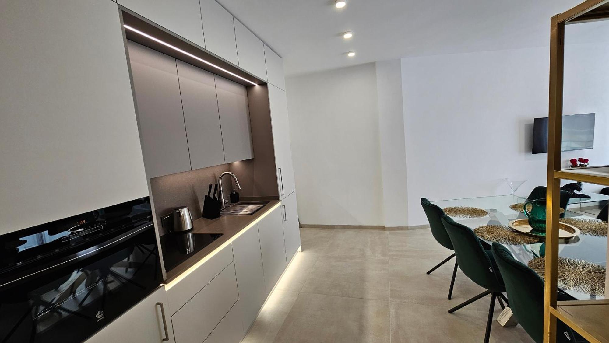 Oasis Jacuzzi Retreat Apartamento Marbella Exterior foto