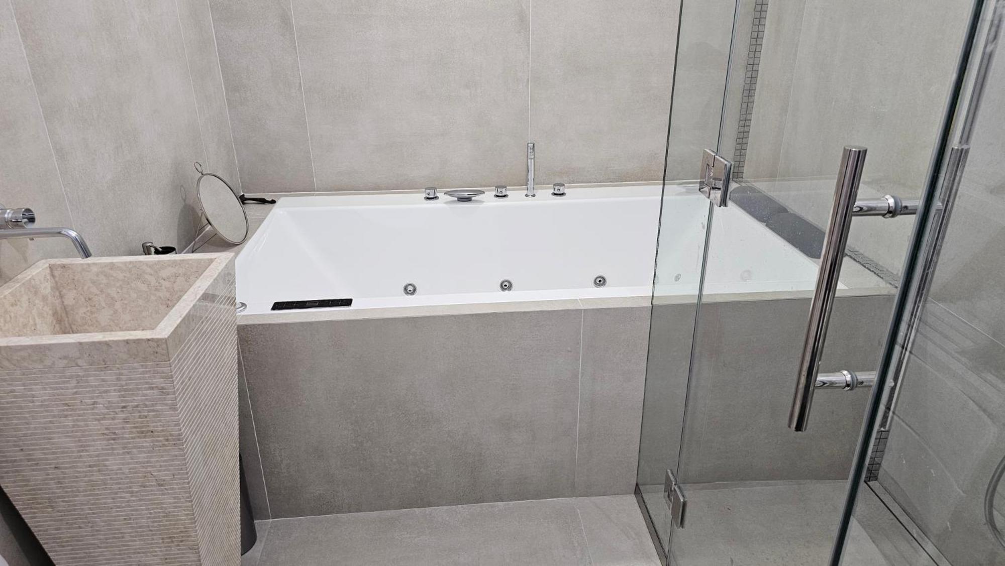 Oasis Jacuzzi Retreat Apartamento Marbella Exterior foto